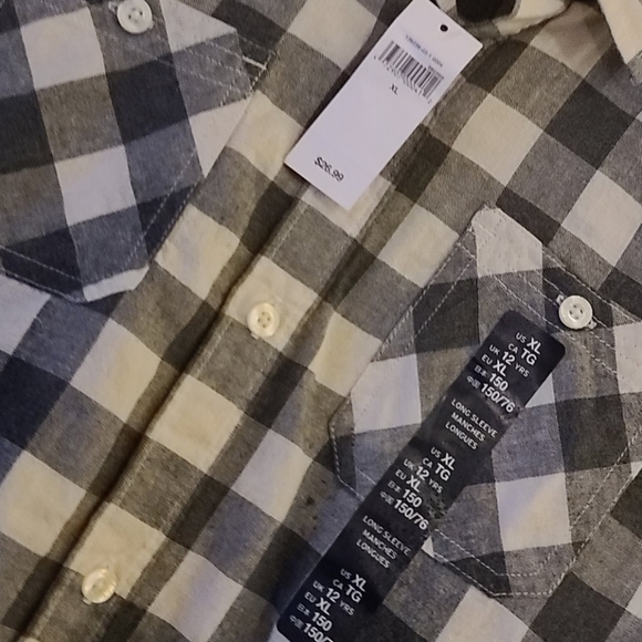 GAP Kids Button Down long Sleeve Shirt - Picture 2 of 6